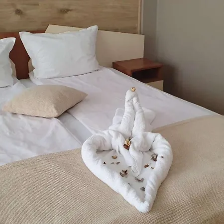 호텔 Family Kedara 2*