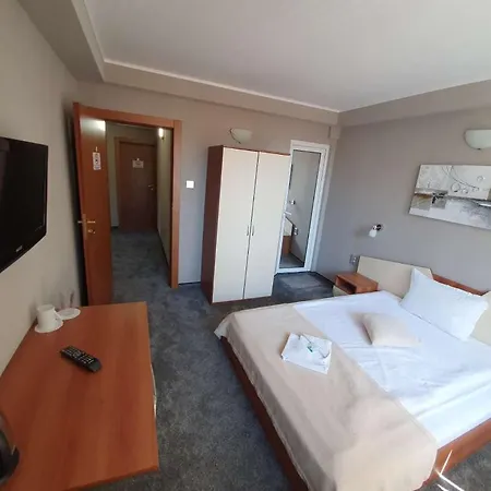 Family Kedara 호텔 2*