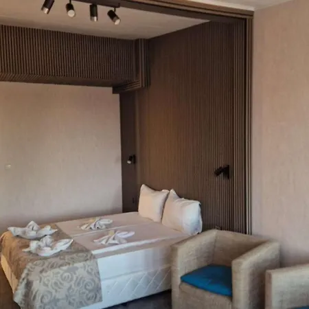 호텔 Family Kedara 2*