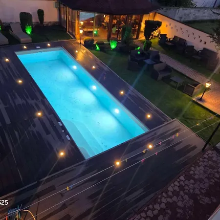 호텔 Family Kedara 2*