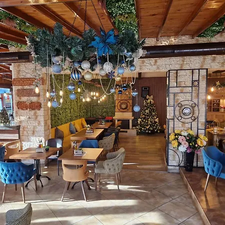 호텔 Family Kedara 2*